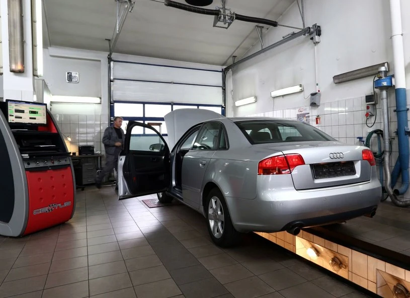 Polskie stacje kontroli pojazdu nie mają urządzeń do sprawdzania oprogramowania silnika i działąnia systemu eCall Polskie stacje kontroli pojazdu nie mają urządzeń do sprawdzania oprogramowania silnika i działąnia systemu eCall