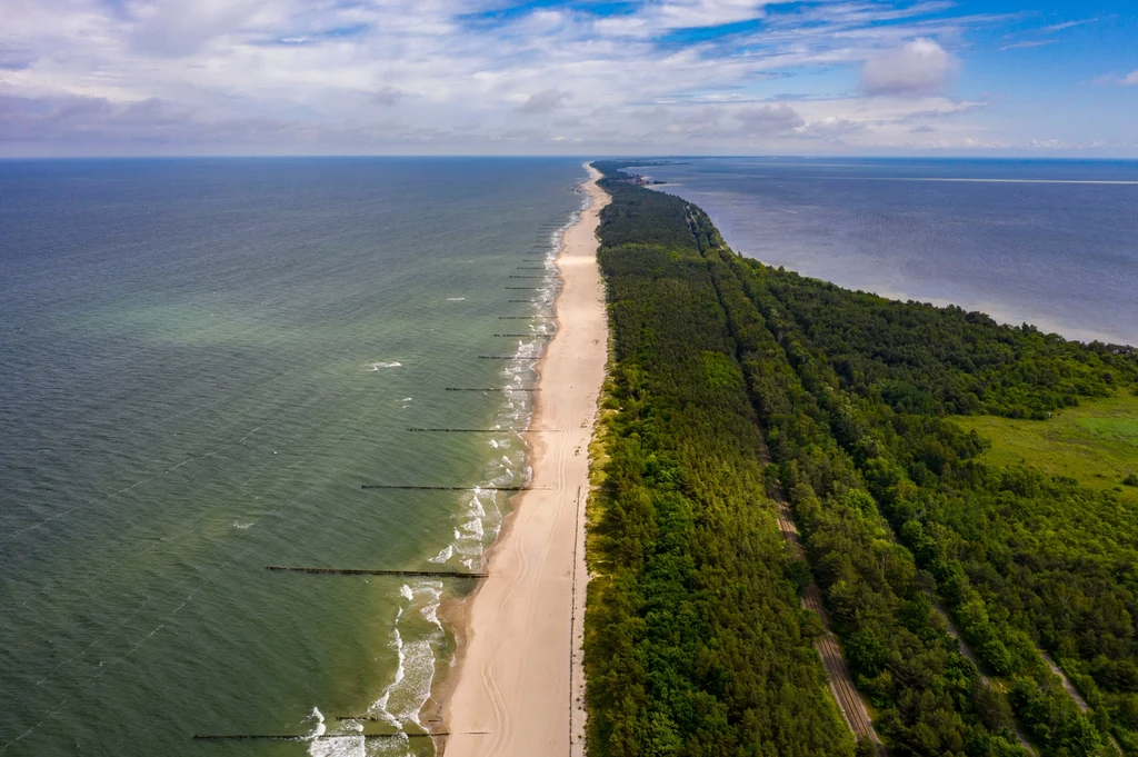 Plaża naturystów i widok na Półwysep Helski znad Chałup