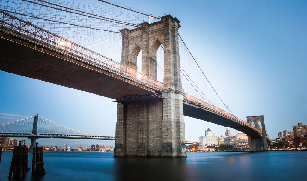 Jeden z najstarszych mostów wiszących na świecie - Brooklyn Bridge