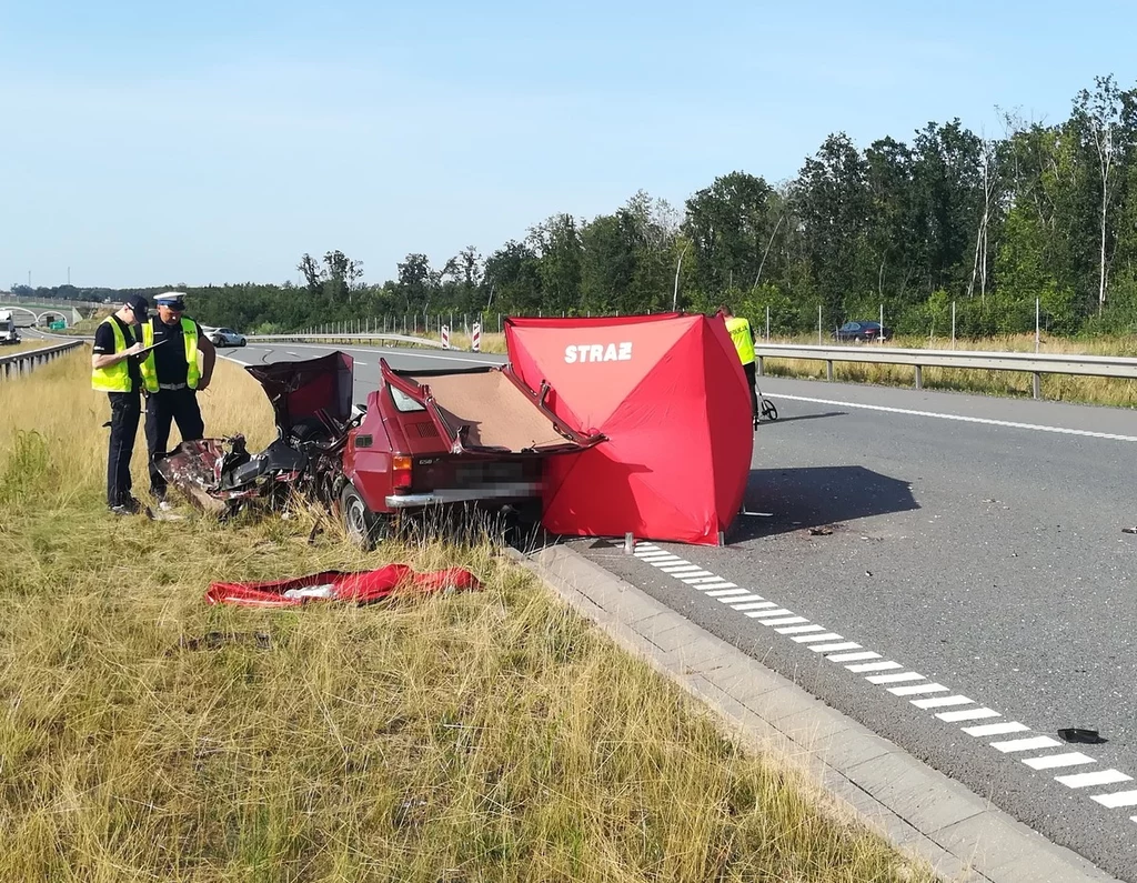 Do śmiertelnego wypadku doszło 19 lipca na drodze S5. 85-latek jechał "Maluchem" pod prąd