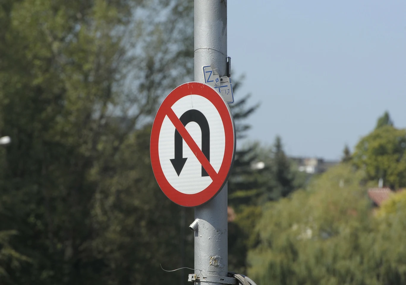 Zakaz zawracania - czy można na nim skręcać w lewo? Zakaz zawracania - czy można na nim skręcać w lewo?
