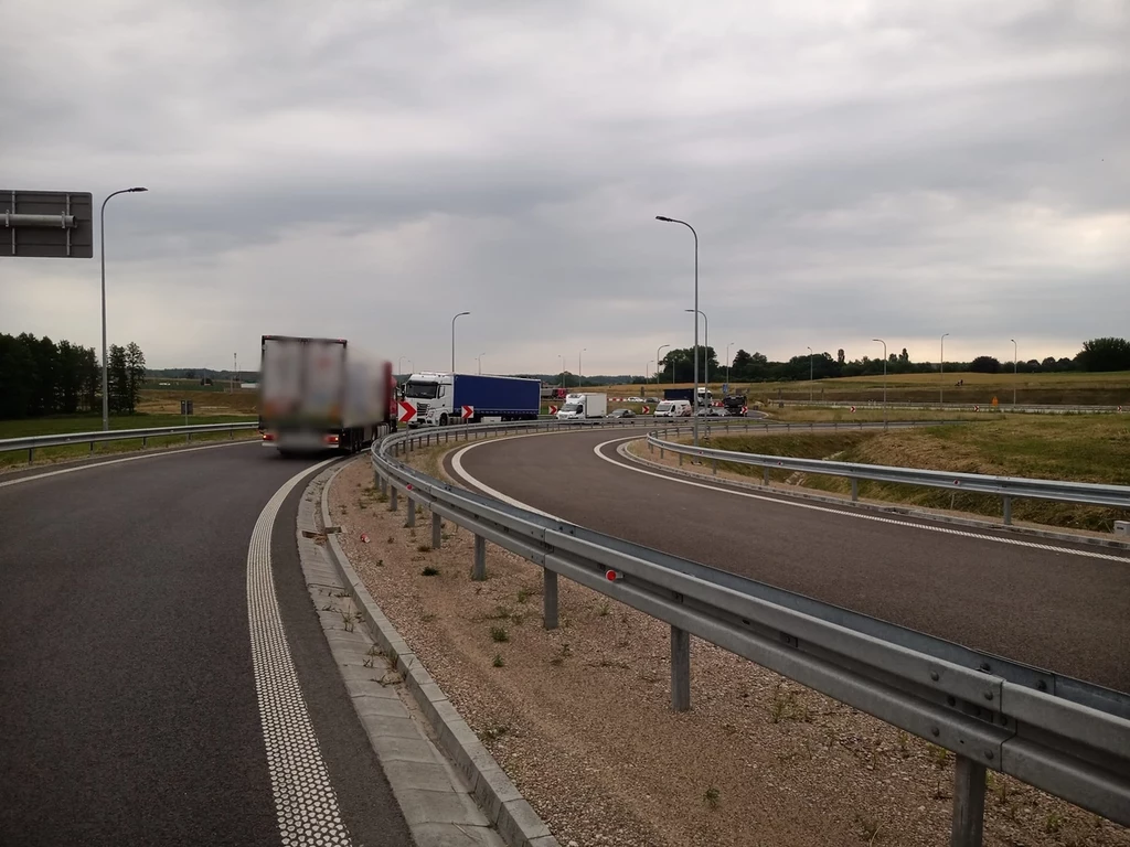 Kierowca z Litwy wjechał pod prąd na drogę S61 Kierowca z Litwy wjechał pod prąd na drogę S61