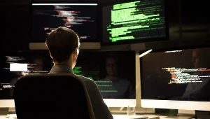 Specjaliści i menedżerowie z branży IT należą do najlepiej opłacanych pracowników w Polsce