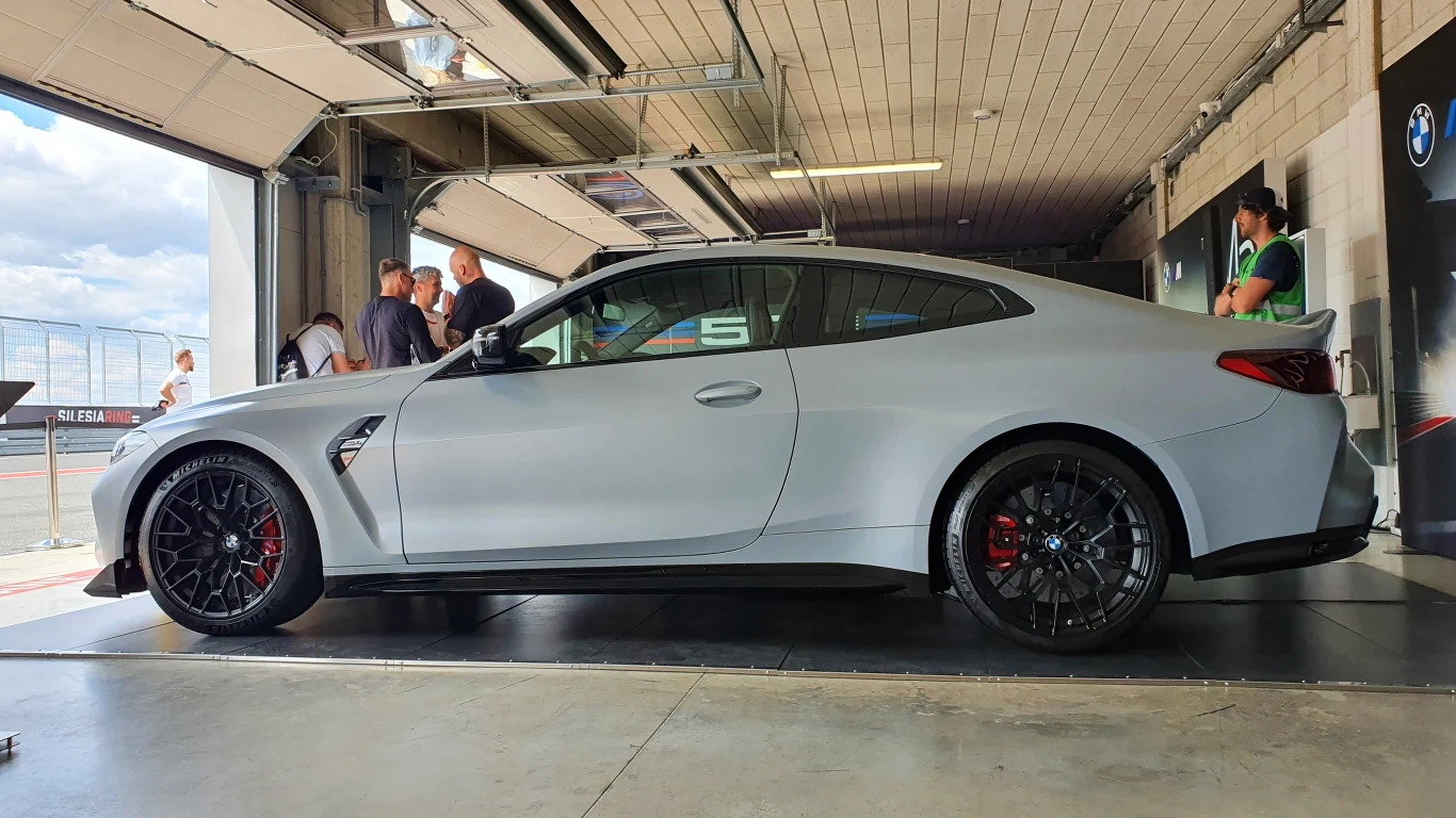 BMW M4 CSL
