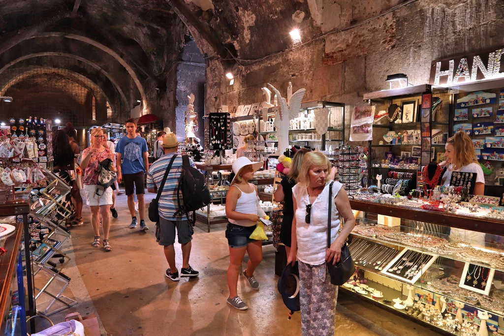 Chorwacja to bardzo turystyczne miejsce, dlatego Chorwaci są otwarci i nie mają problemu z dogadywaniem się z turystami 