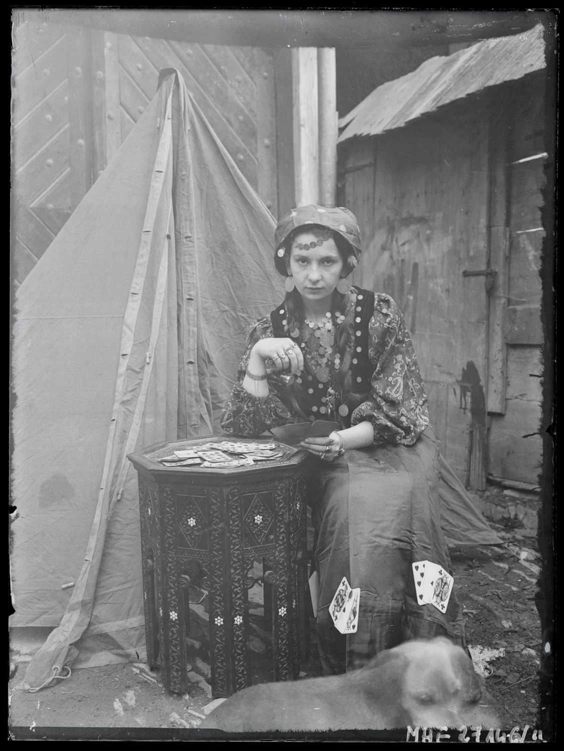 Klementyna Zubrzycka-Bączkowska, Portret Wiktorii Zubrzyckiej jako wróżki, ok. 1912, zdjęcie ze zbiorów Muzeum Fotografii w Krakowie