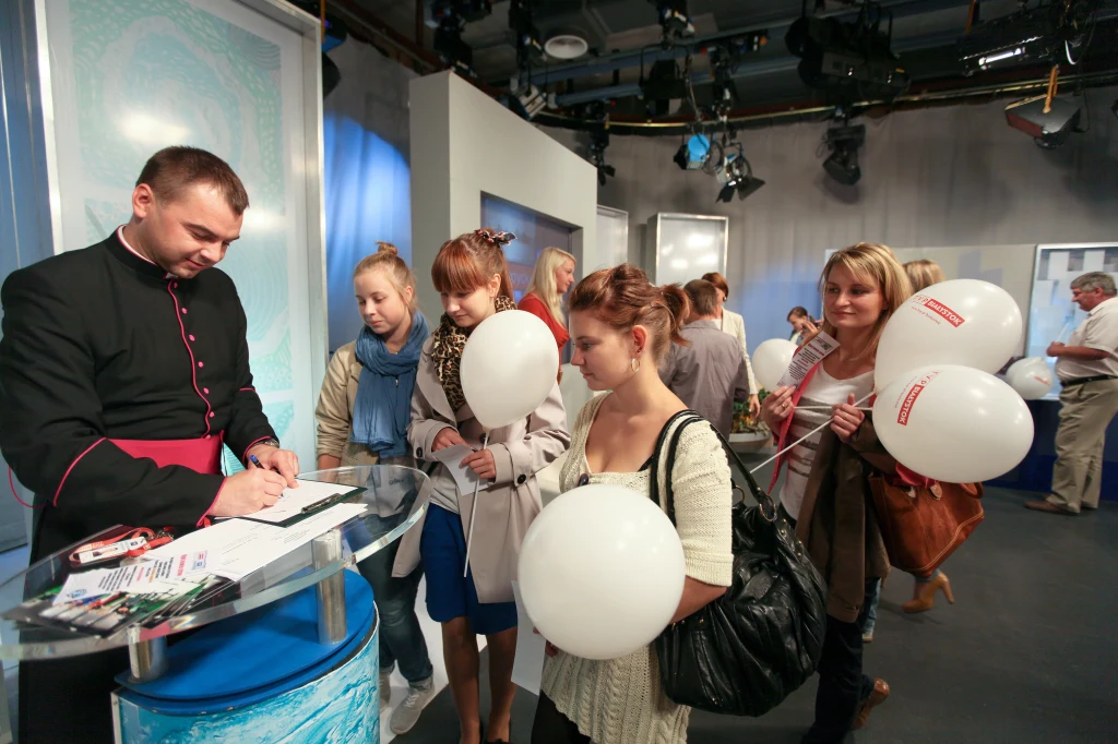 Ksiądz Andrzej Dębski w TVP Białystok. Duchowny stracił już pracę