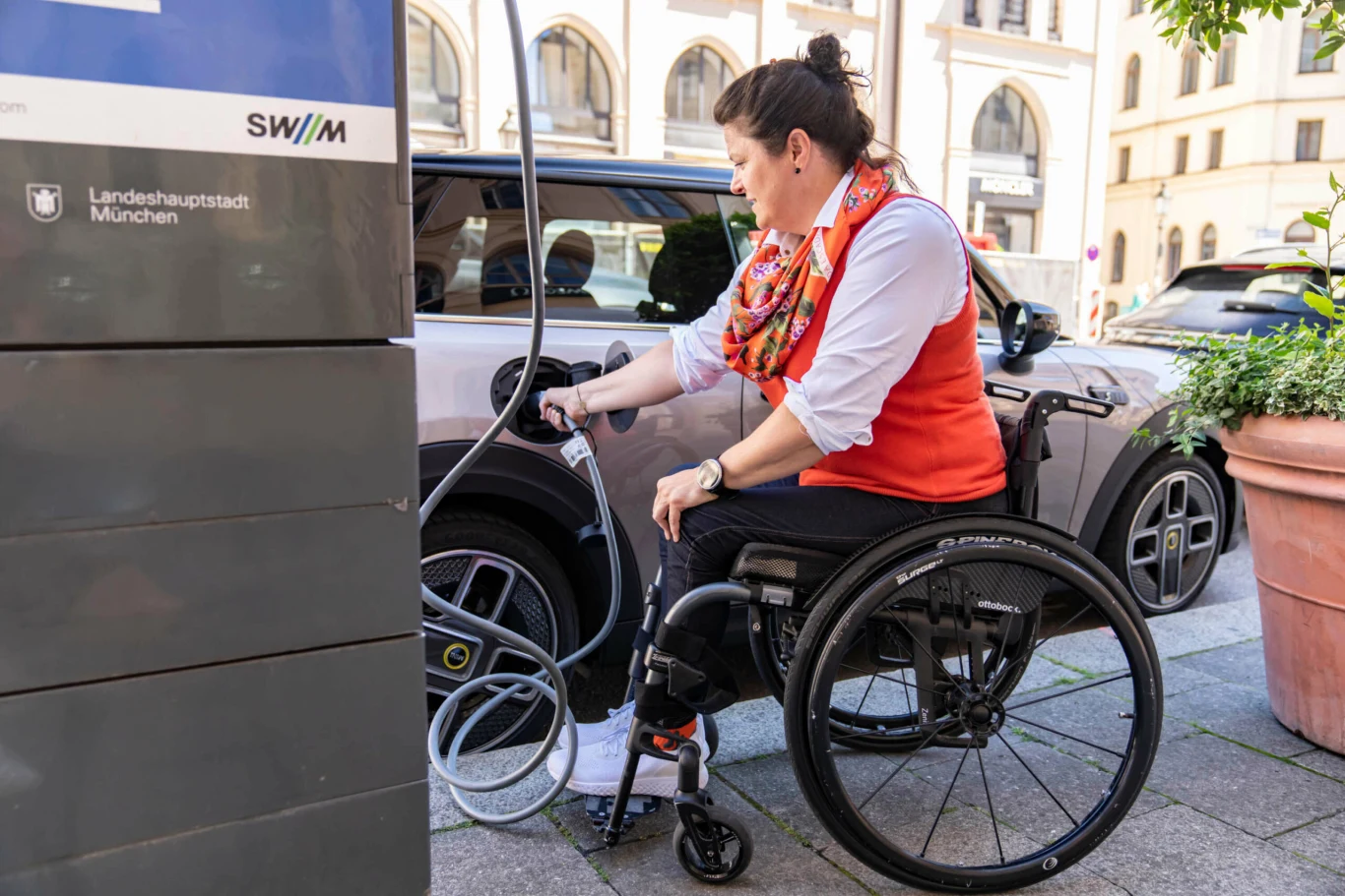 Elektryczne MINI SE może być fabrycznie przystosowane do potrzeb niepełnosprawnego kierowcy Elektryczne MINI SE może być fabrycznie przystosowane do potrzeb niepełnosprawnego kierowcy