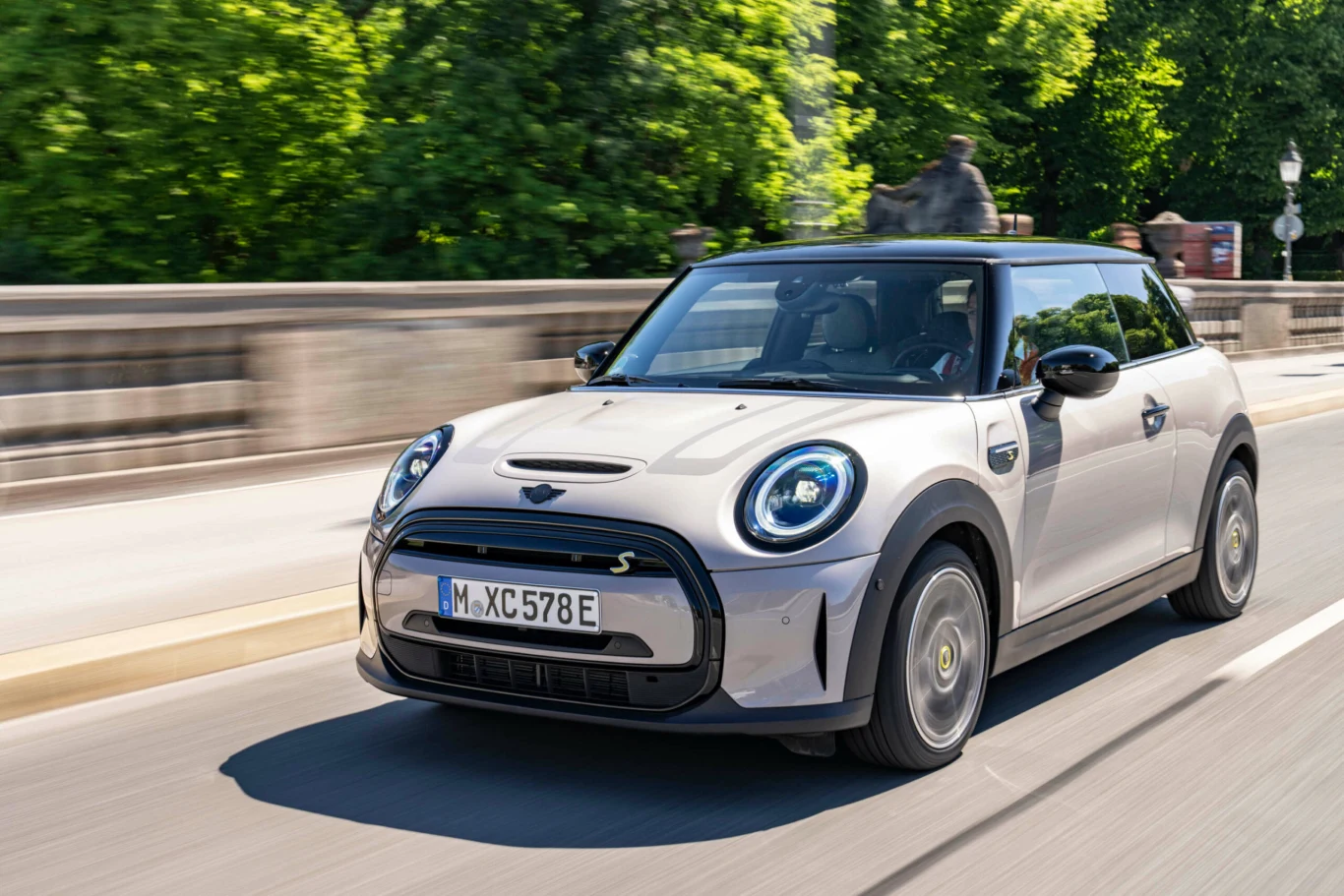 MINI SE może być fabrycznie przystosowane do potrzeb niepełnosprawnych kierowców MINI SE może być fabrycznie przystosowane do potrzeb niepełnosprawnych kierowców