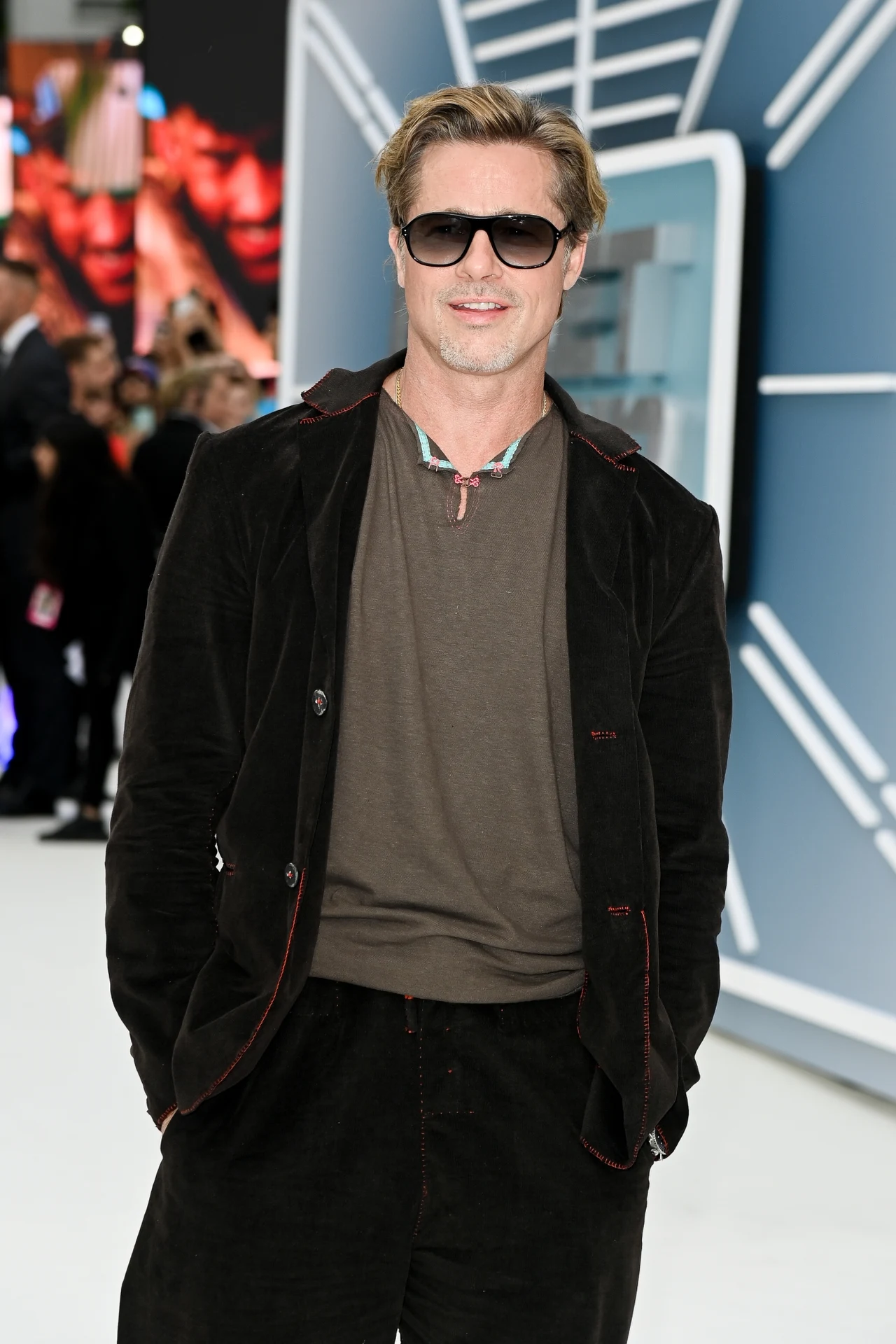 Aktor na imprezie czuł się jak ryba w wodzie i ochoczo pozował do zdjęć Aktor na imprezie czuł się jak ryba w wodzie i ochoczo pozował do zdjęć