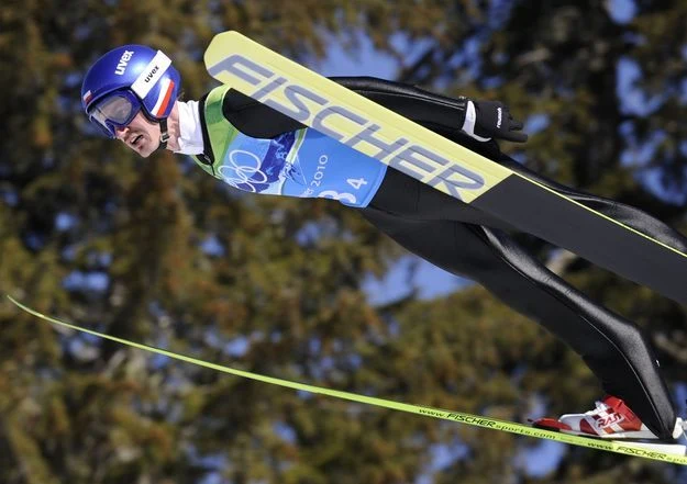 Adam Małysz w skoku po medal olimpijski podczas igrzysk Vancouver 2010