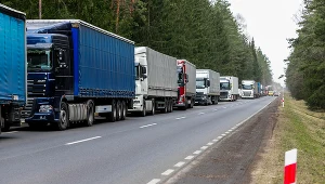 Kolejka tirów, zdj. ilustracyjne 