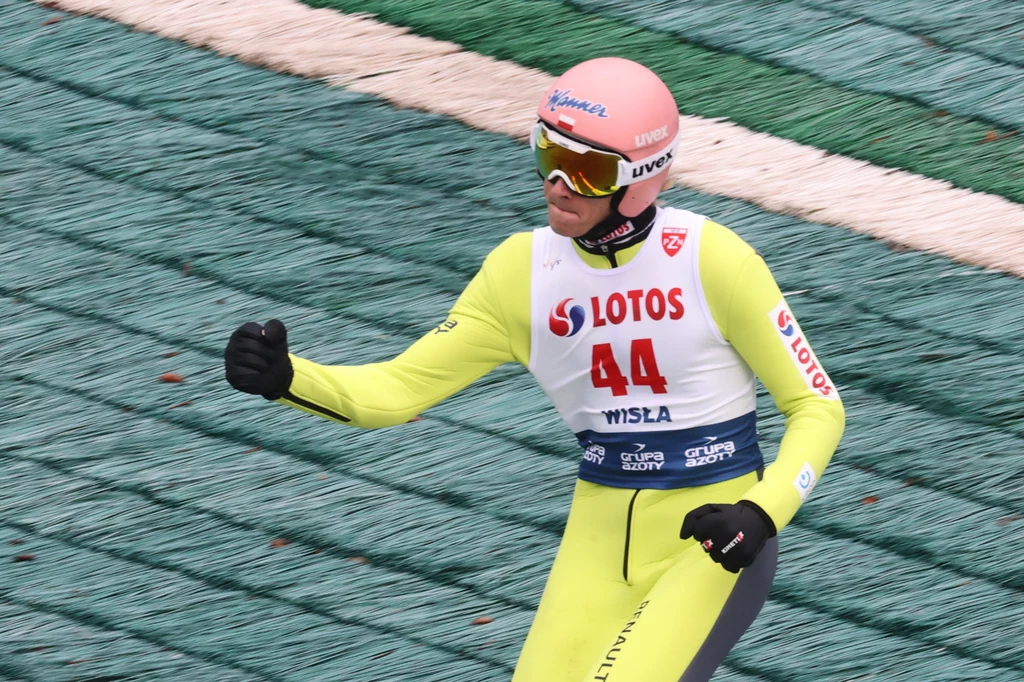Dawid Kubacki skokiem na 134.5 m utworzył w Wiśle własną iigę Dawid Kubacki skokiem na 134.5 m utworzył w Wiśle własną iigę