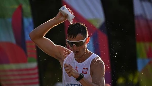 Dawid Tomala na trasie chodu na 35 km 