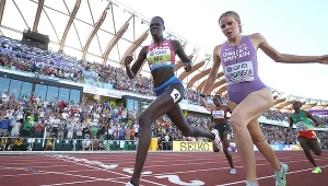 Athing Mu wyprzedza Keely Hodgkinson