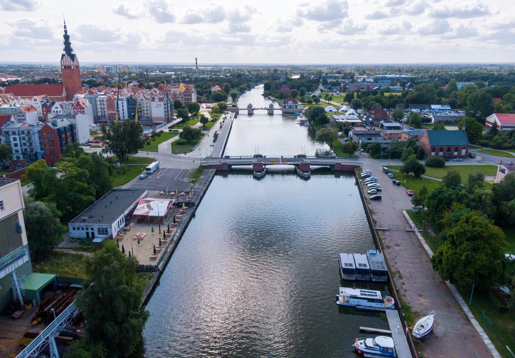 Port Elbląg położony nad rzeką Elbląg