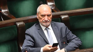 Poseł PiS Antoni Macierewicz na sali obrad Sejmu