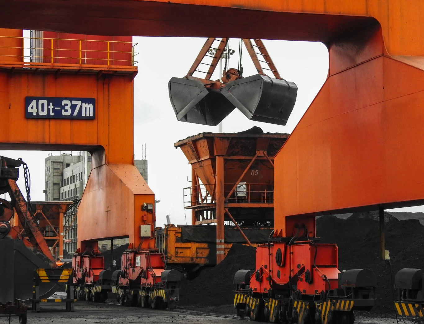 Polska czeka na węgiel z importu Polska czeka na węgiel z importu