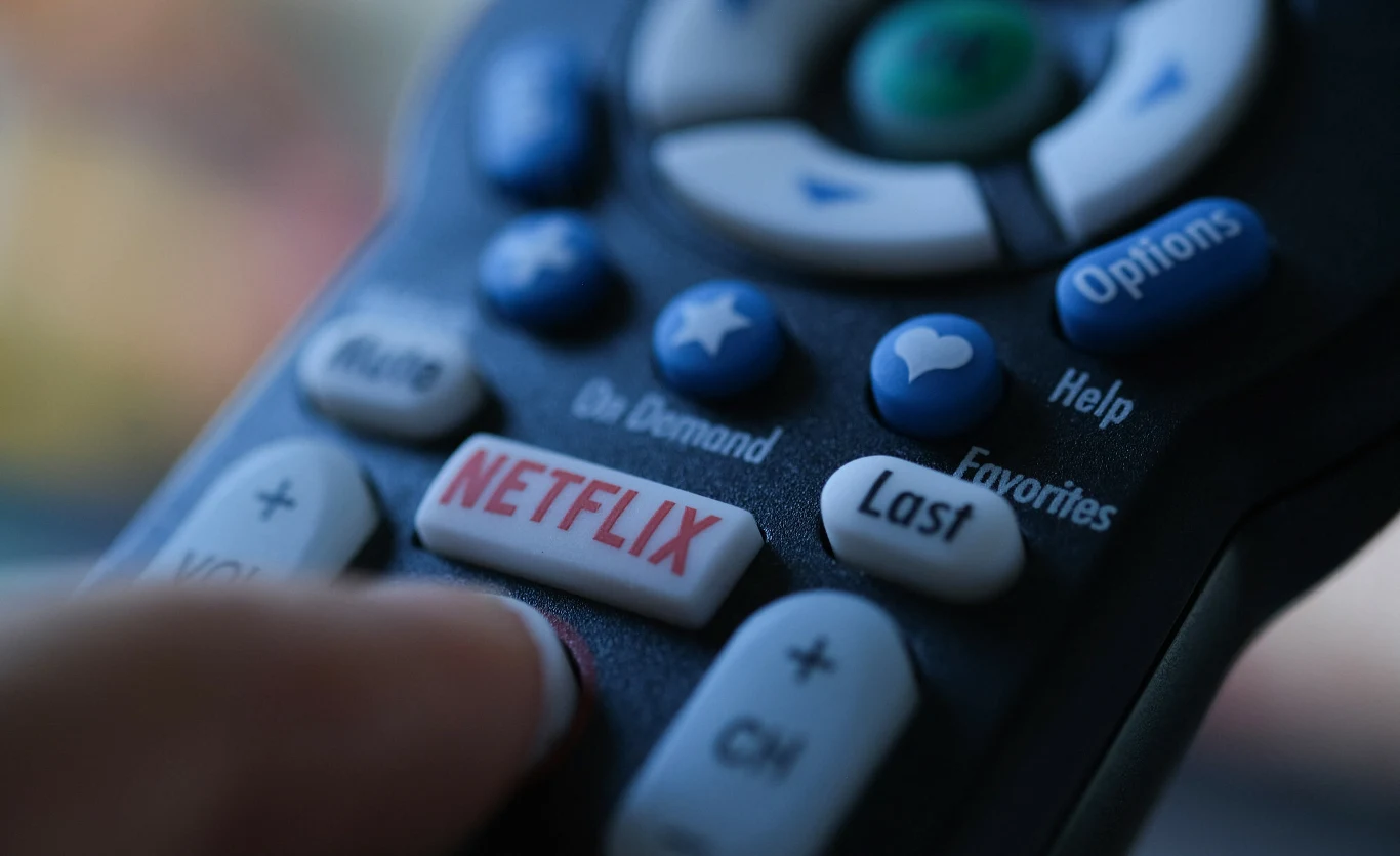 Dzielenie konta Netflix ma być nadal możliwe. Trzeba będzie jednak za to zapłacić. Dzielenie konta Netflix ma być nadal możliwe. Trzeba będzie jednak za to zapłacić.