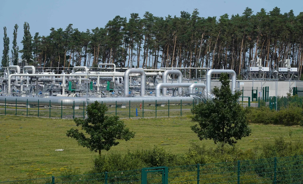 Systemy rur w zakładzie przemysłowym rurociągu Nord Stream 1 w pobliżu Lubmina w północno-wschodnich Niemczech Systemy rur w zakładzie przemysłowym rurociągu Nord Stream 1 w pobliżu Lubmina w północno-wschodnich Niemczech