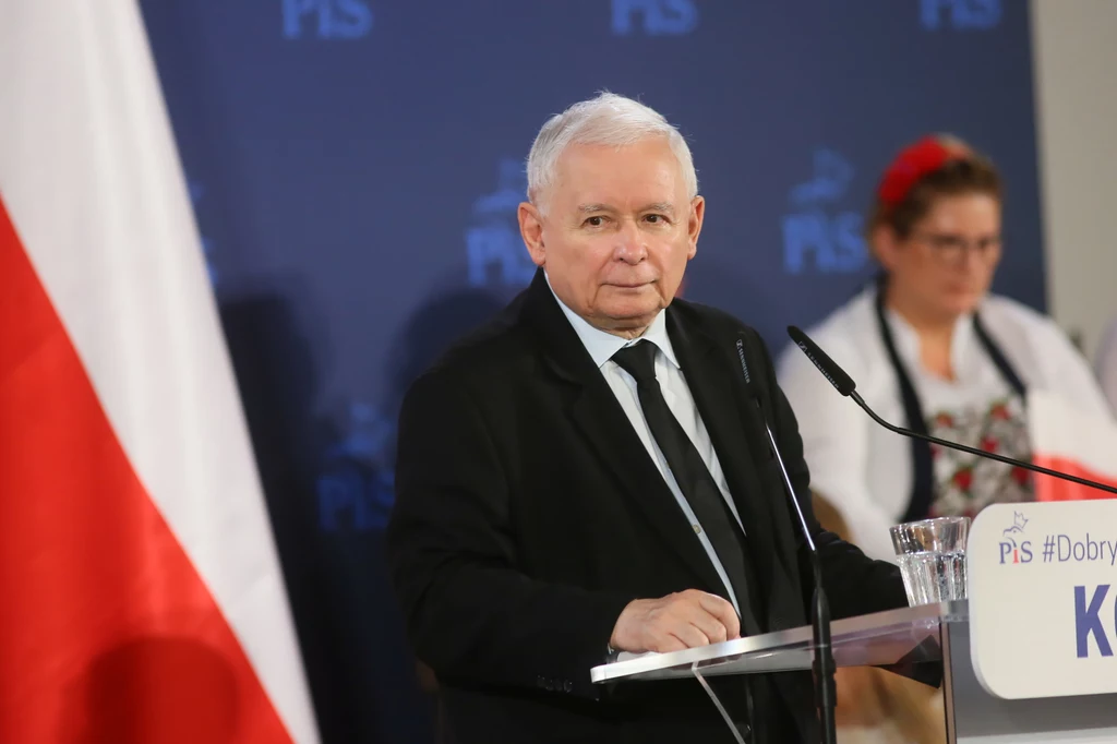 Prezes PiS Jarosław Kaczyński podczas spotkania z mieszkańcami w Koninie Prezes PiS Jarosław Kaczyński podczas spotkania z mieszkańcami w Koninie