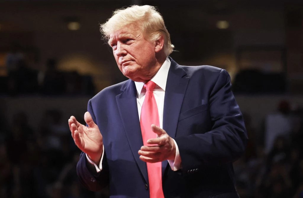 Donald Trump podczas wiecu w Arizonie Donald Trump podczas wiecu w Arizonie