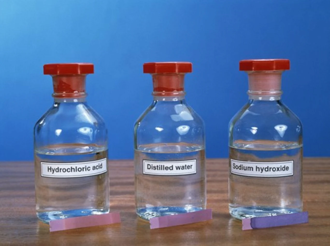 Jednym z zastosowań wody destylowanej jest wykorzystywanie jej do analizy chemicznej Jednym z zastosowań wody destylowanej jest wykorzystywanie jej do analizy chemicznej