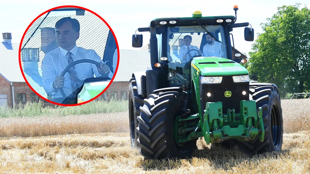Minister sprawiedliwości Zbigniew Ziobro oraz wiceminister rolnictwa Norbert Kaczmarczyk na traktorze Minister sprawiedliwości Zbigniew Ziobro oraz wiceminister rolnictwa Norbert Kaczmarczyk na traktorze