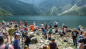 Turyści lekceważą zakazy nad Morskim Okiem