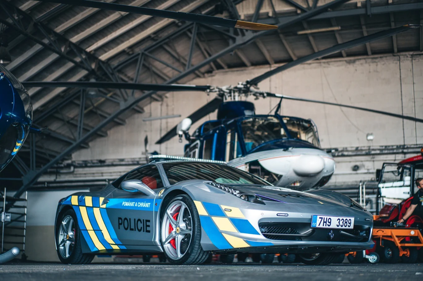 Policyjne Ferrari 458 Italia 