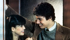 Phoebe Cates i Zach Galligan w filmie "Gremliny rozrabiają" (1984)