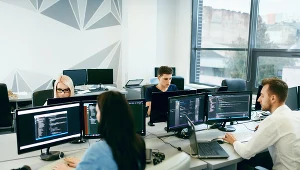 Stale rośnie zapotrzebowanie na wykwalifikowanych informatyków, programistów, testerów oprogramowania, analityków danych