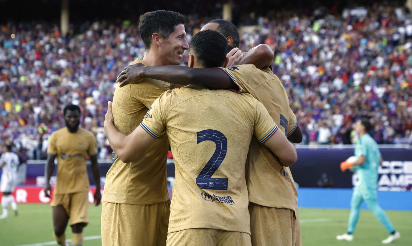 Robert Lewandowski z kolegami z Barcelony