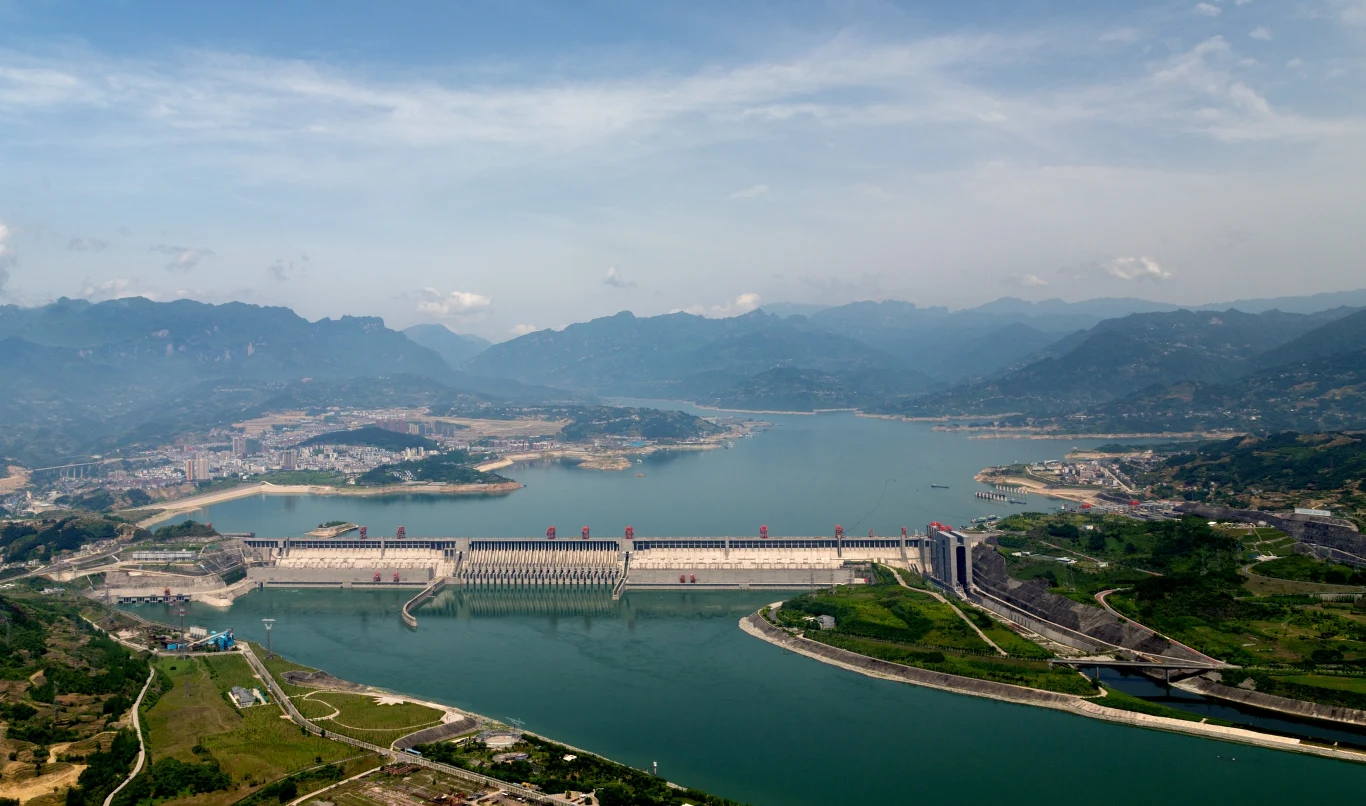 Kanał będzie kierował wodę ze zbiornika utworzonego przez budowę Tamy Trzech Przełomów Kanał będzie kierował wodę ze zbiornika utworzonego przez budowę Tamy Trzech Przełomów