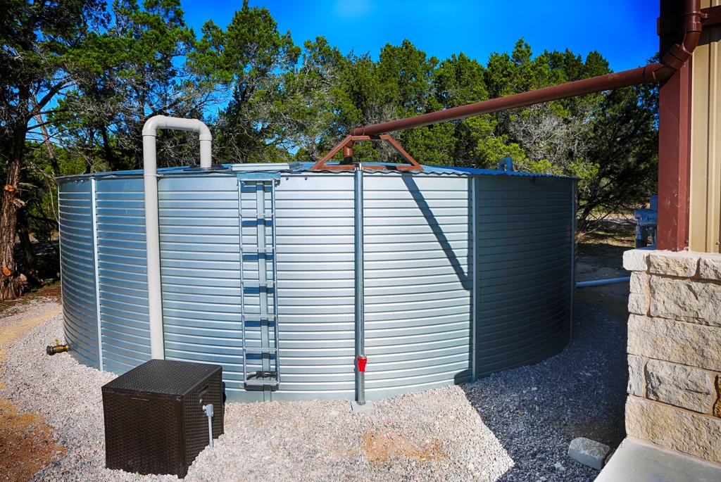 Zbiornik na deszczówkę dobieramy indywidualnie w zależności od potrzeb i wielkości powierzchni.