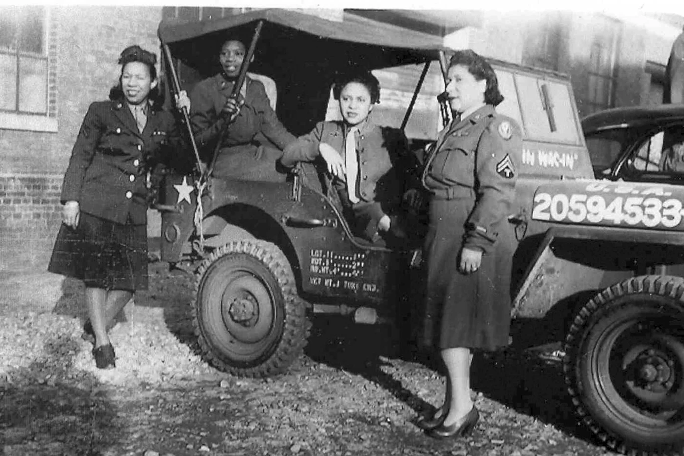 Afroamerykanki z batalionu pocztowego 6888 Central Postal Directory Battalion / zdjęcie: National Archives via AP