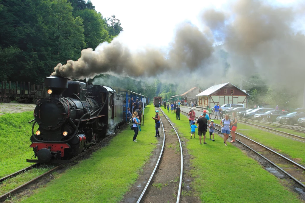 Podróż zabytkowymi wagonami to jedna z największych atrakcji w Bieszczadach 