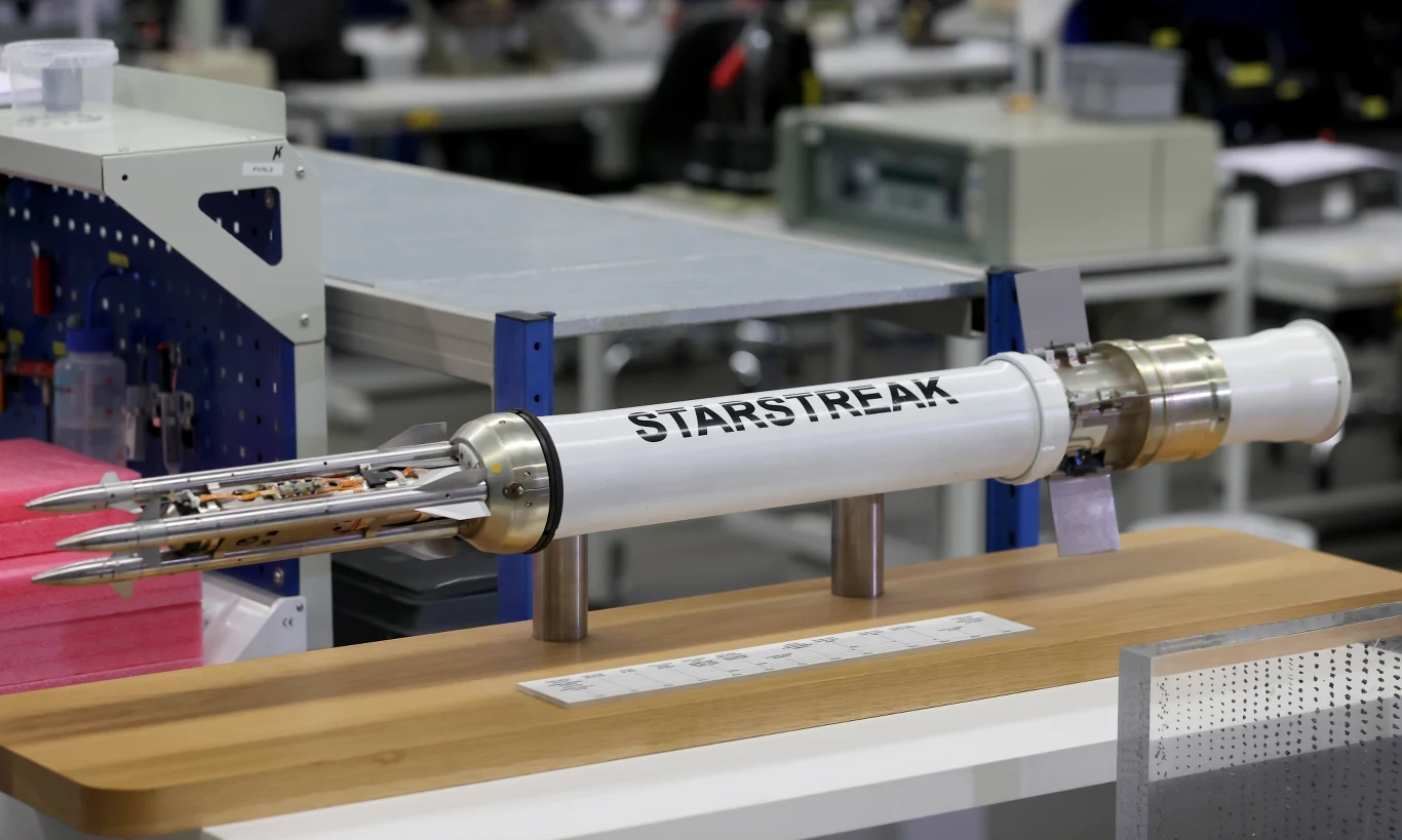 W głowicy rakiety Starstreak znajdują się dodatkowe trzy podpociski W głowicy rakiety Starstreak znajdują się dodatkowe trzy podpociski