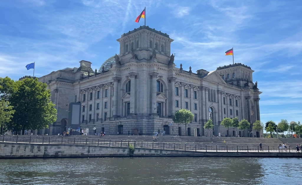 Bundestag - druga obok Bundesratu izba parlamentu Niemiec Bundestag - druga obok Bundesratu izba parlamentu Niemiec