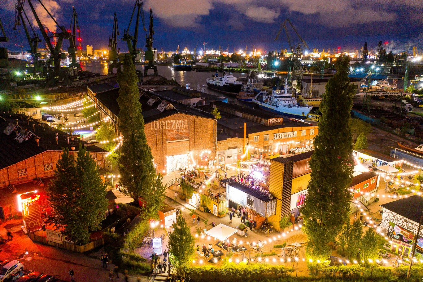 Na terenach 100czniw Gdańsku latem odbywają się warsztaty i imprezy planerowe Na terenach 100czniw Gdańsku latem odbywają się warsztaty i imprezy planerowe