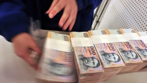 Węgrzy ratują forinta? 