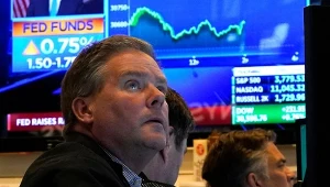 Kursy walut: Dolar traci grunt pod stopami 