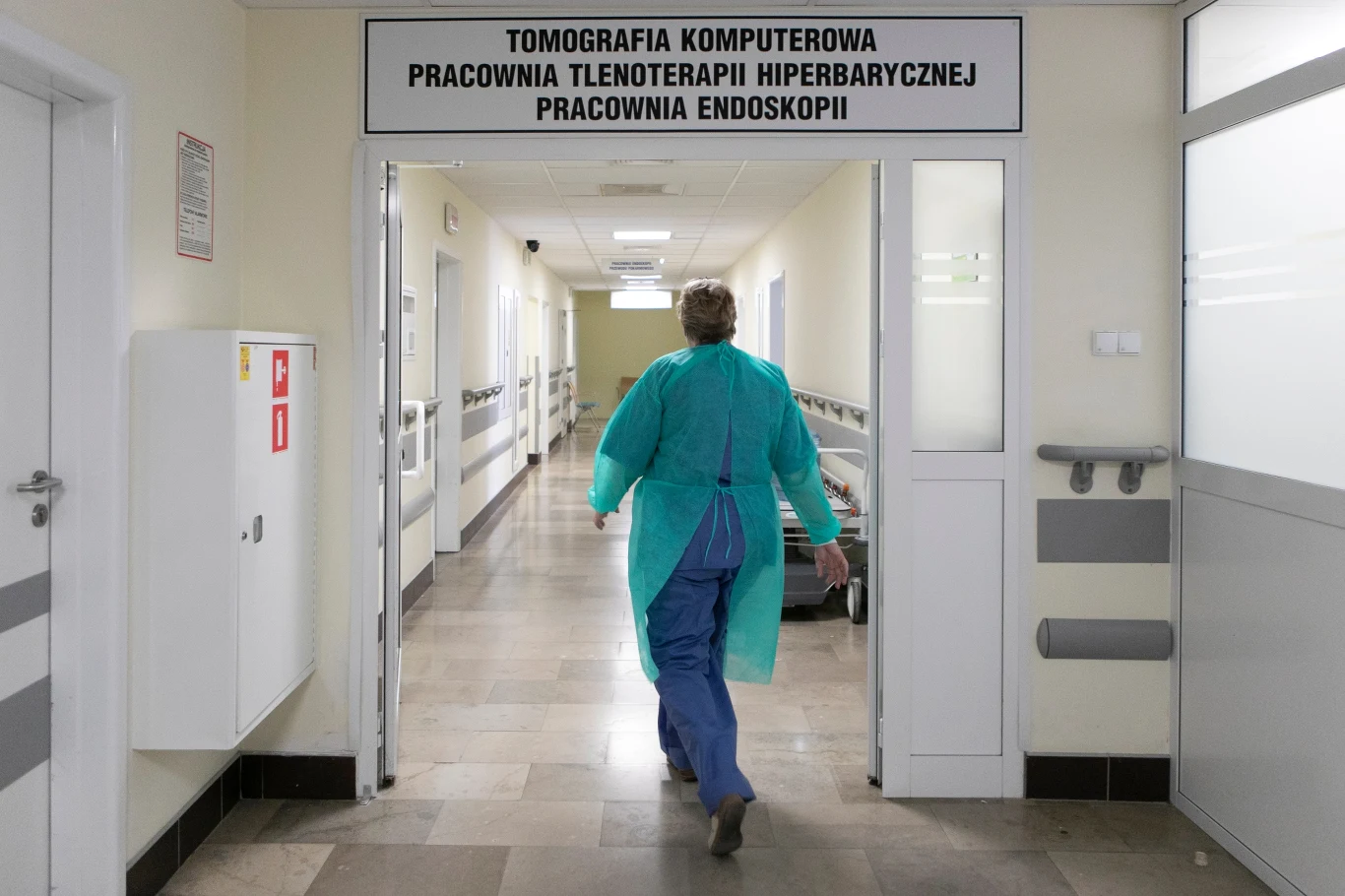 Wątpliwości nadal rodzi podział pracowników, który – jak donosi Ministerstwo Zdrowia – został sporządzony na podstawie wykształcenia wymaganego na zajmowanym stanowisku 