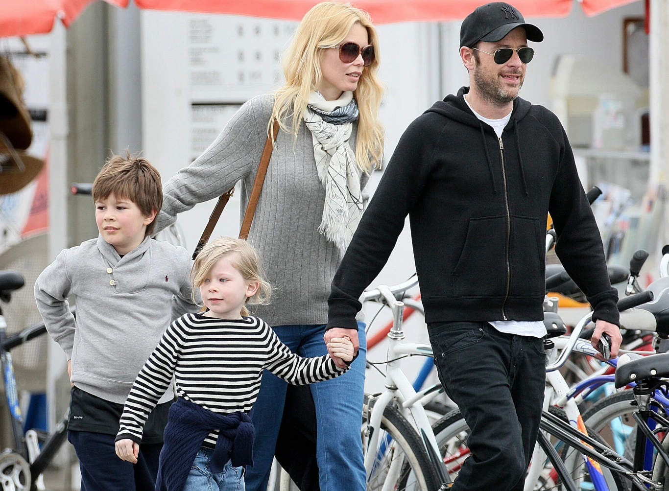 Claudia Schiffer z mężem, synem Casparem i córką Clementine Claudia Schiffer z mężem, synem Casparem i córką Clementine