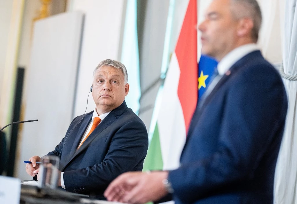 Viktor Orban podczas spotkania z kanclerzem Austrii Viktor Orban podczas spotkania z kanclerzem Austrii