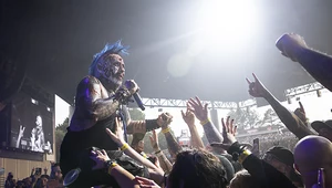 Mudwayne: Chad Gray spadł ze sceny śpiewając "Not Falling" [WIDEO]