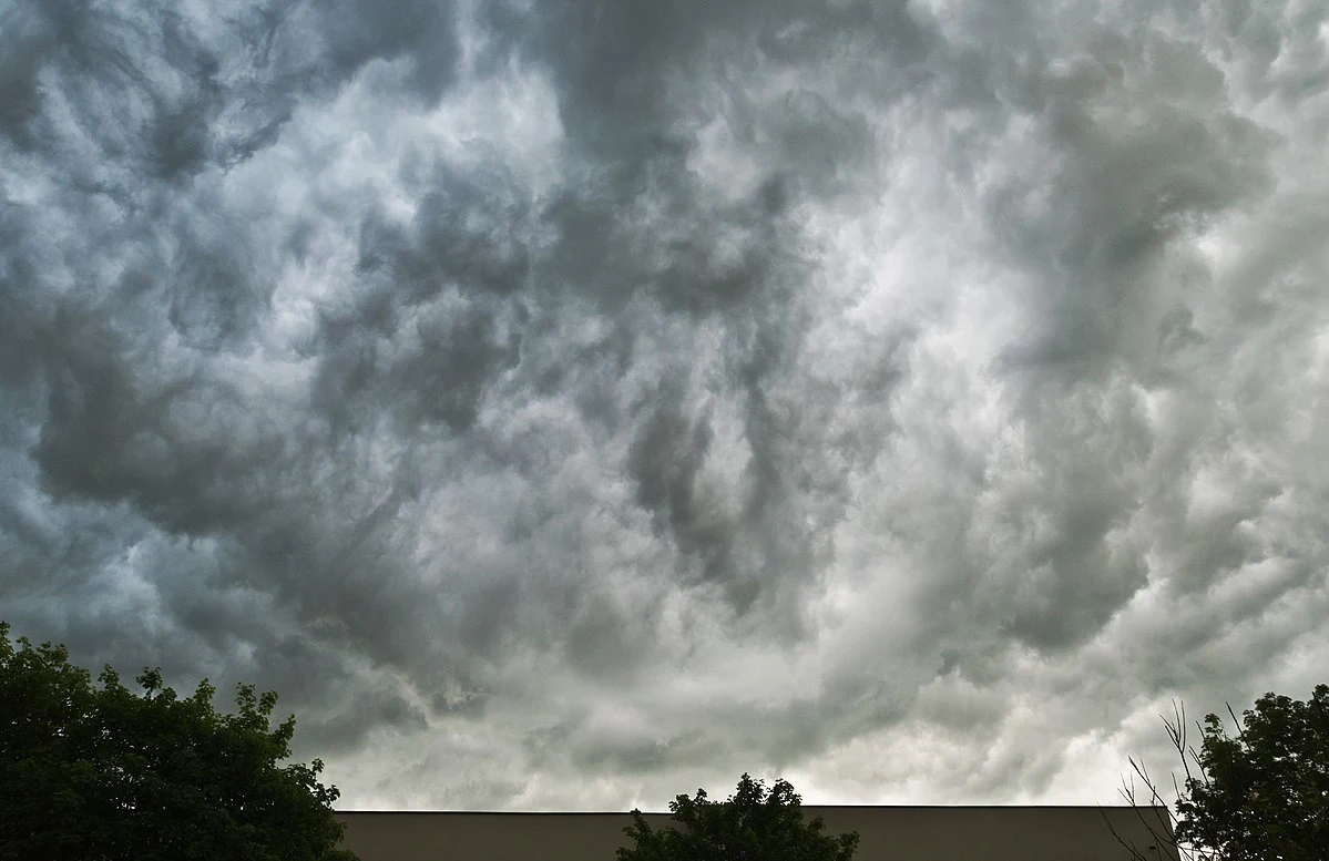 Chmura Nimbostratus przed opadem