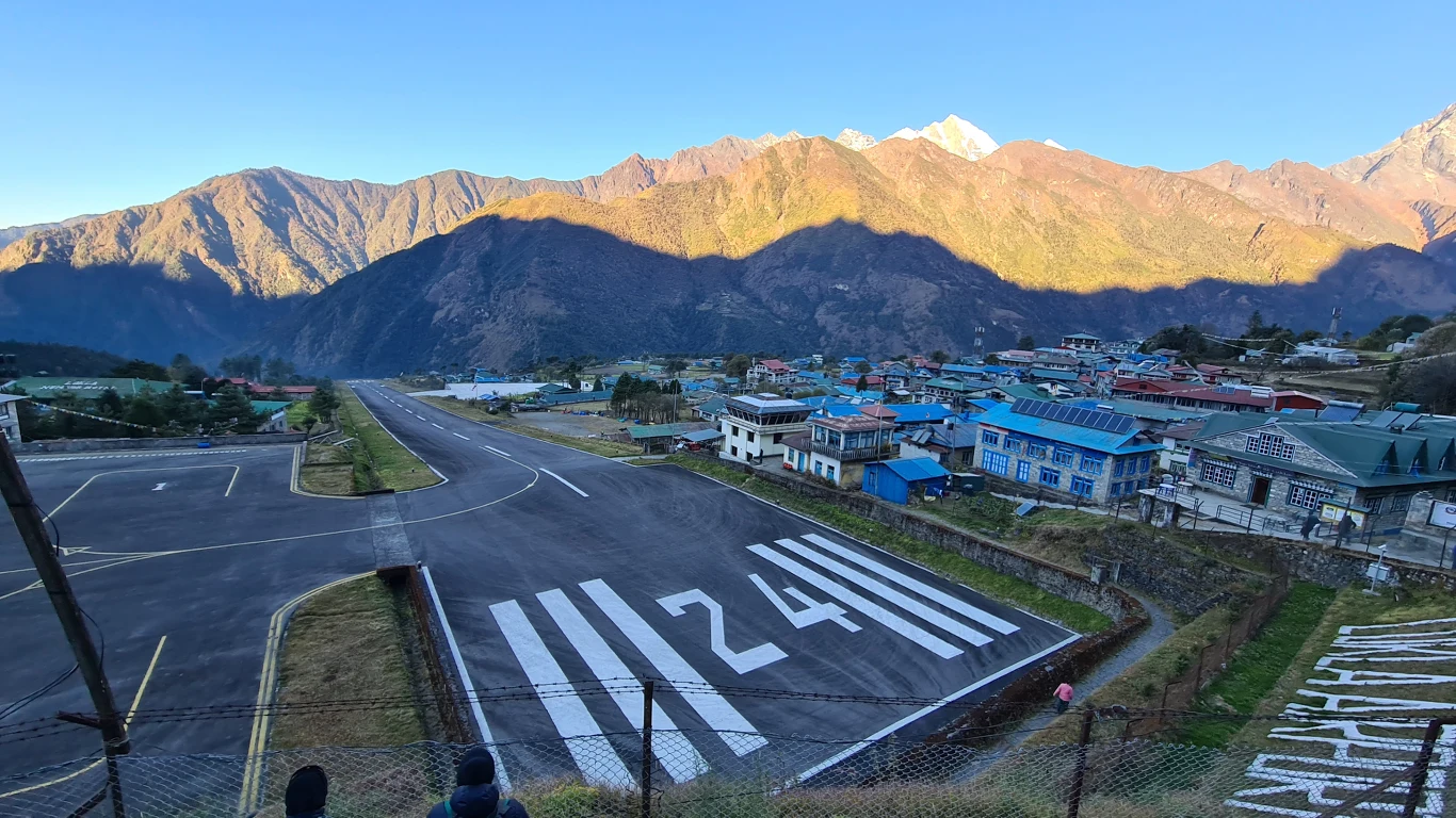 Lukla to najniebezpieczniejsze lotnisko na świecie Lukla to najniebezpieczniejsze lotnisko na świecie