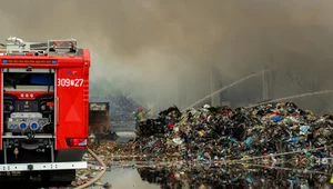Pożary odpadów to w Polsce prawdziwa plaga. Mafia zarabia na nich miliony