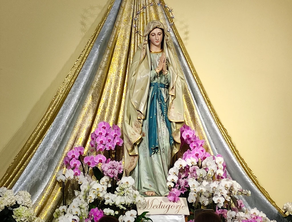Figura Matki Bożej w kościele w Medjugorie